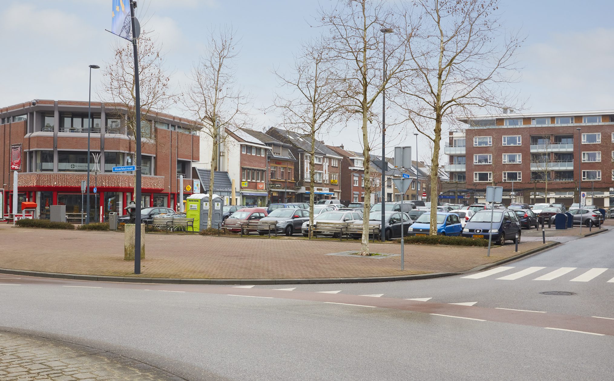 De noordzijde van de markt in Schaesberg